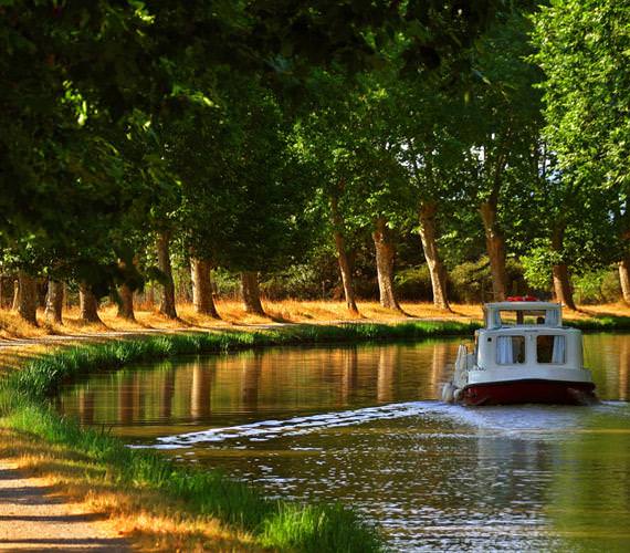 Bateau à l'écluse de Negra