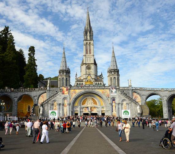 Sanctuaire de Lourdes  Lourdes - sanctuaire Notre-Dame © Patrice Thébault / CRTL Occitanie
