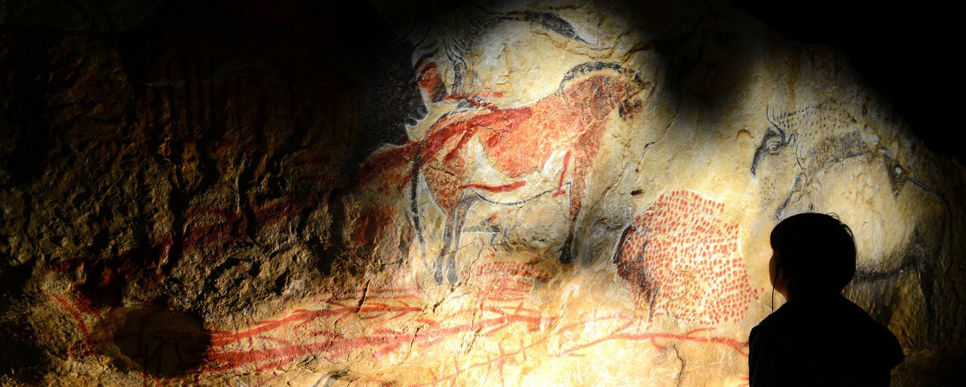 Niaux cave Peintures Grotte de Niaux © P.Thébault / CRTL Occitanie
