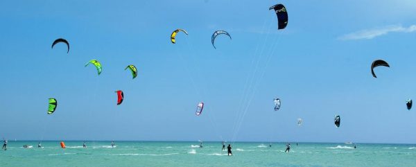 Kitesurf sur le littoral de l'Occitanie