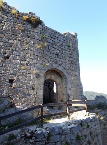 Le château de Puilaurens sur son piton rocheux