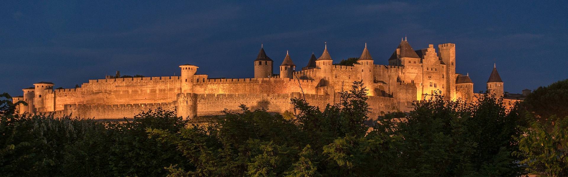 La Cité de Carcassonne, la nuit, hjrivas de Pixabay La Cité de Carcassonne, la nuit