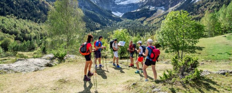 Montagne groupe randonneurs Hautes-pyrénées