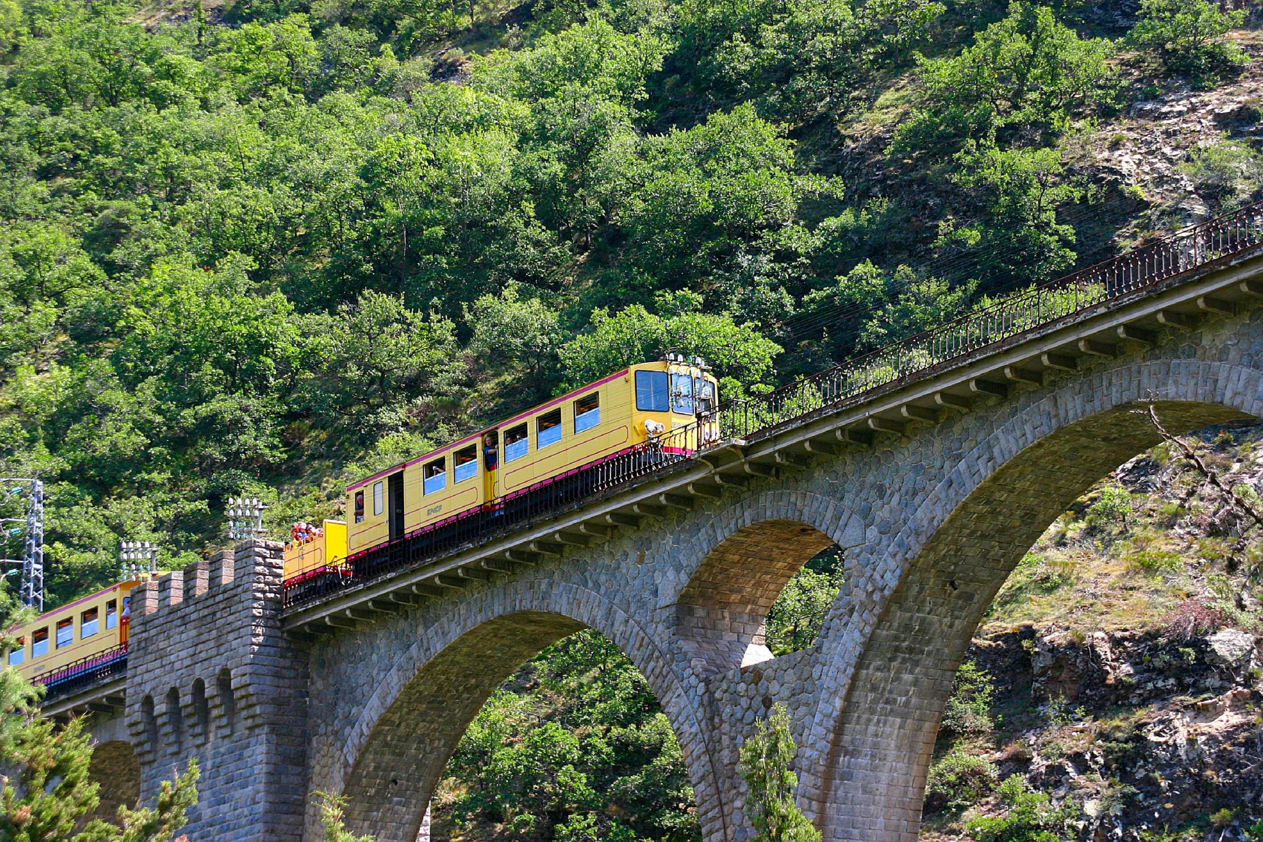 Train Jaune (Yellow Train) © Office de Tourisme de Font Romeu