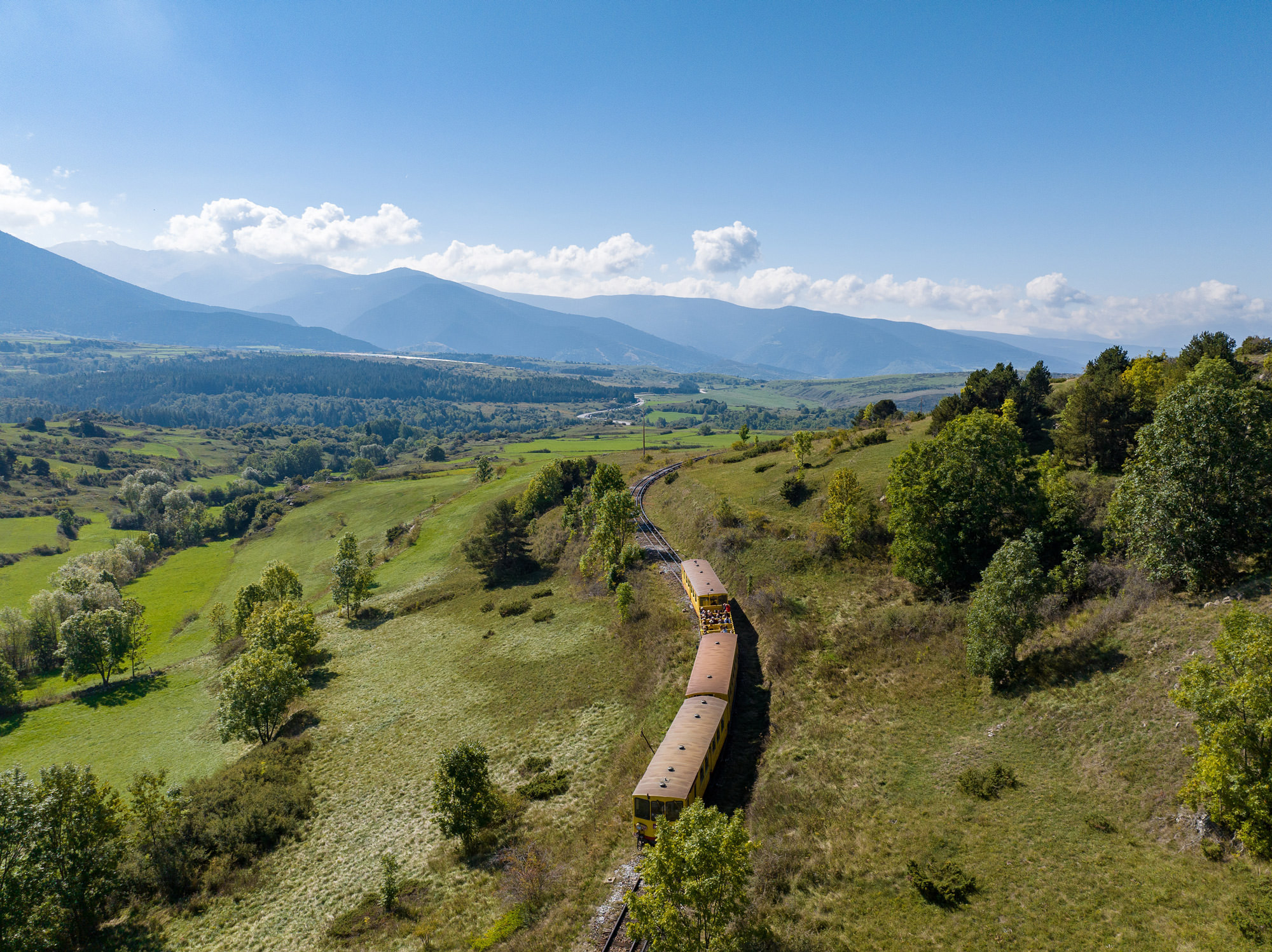 Train Jaune (Yellow Train) © Airimage / Matthieu Chambraud /