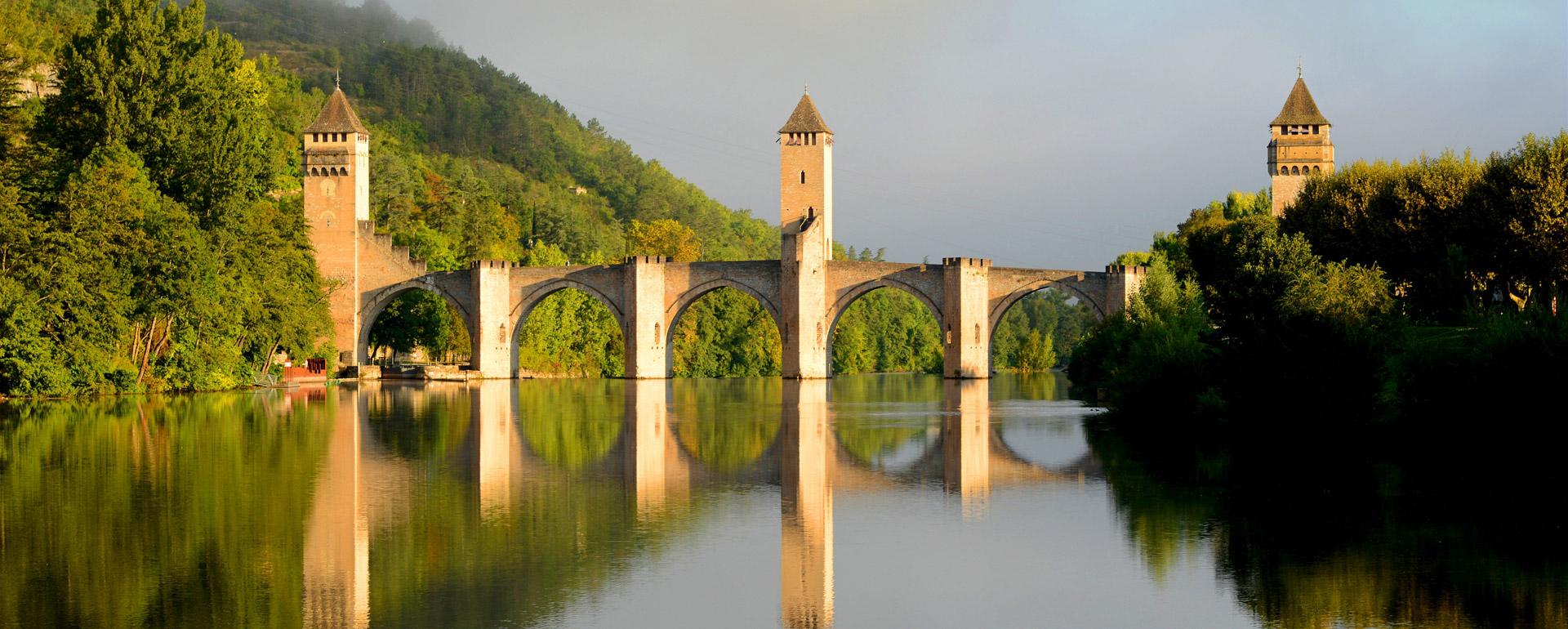 Cahors : le pont Valentré sur le Lot