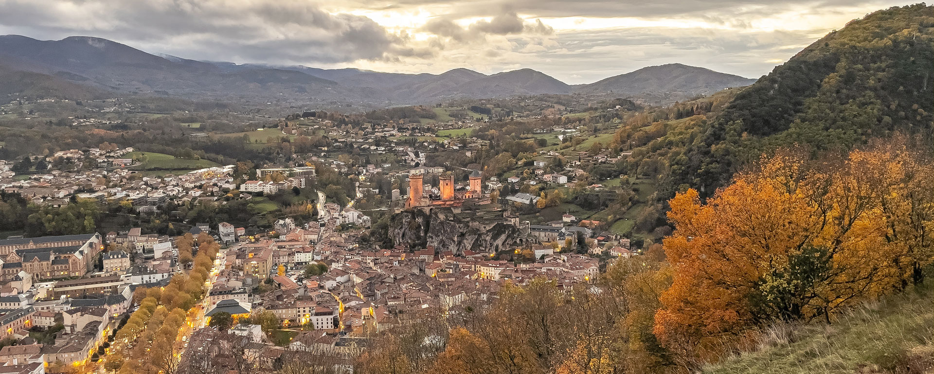 Vue aérienne de Foix et son Château