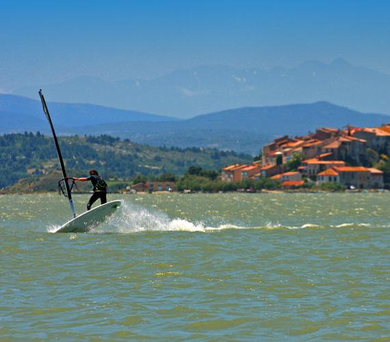Windsruf sur l'étang de Bages