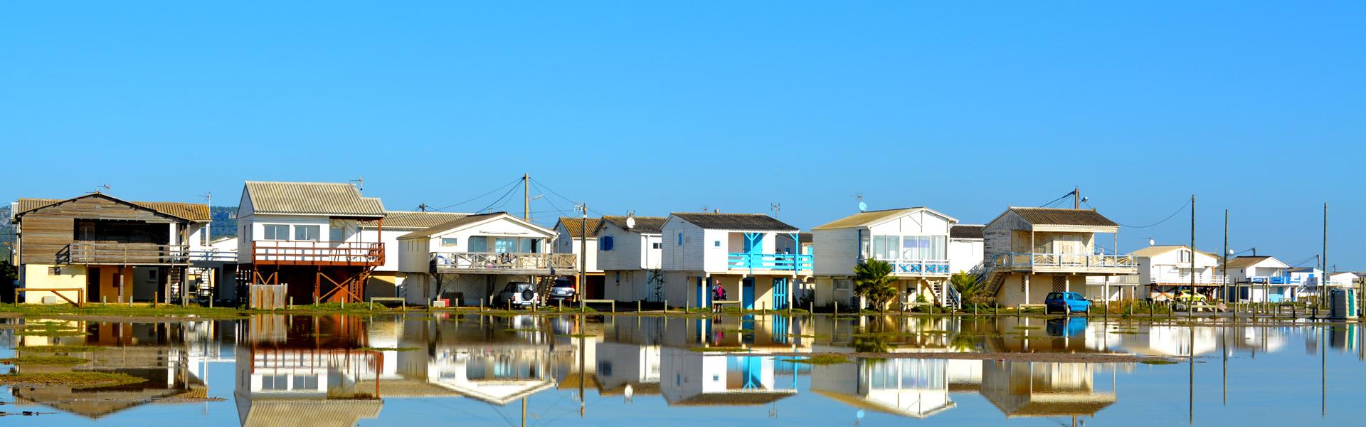 Gruissan Plage  Les chalets de Gruissan Plage © Office de Tourisme Gruissan