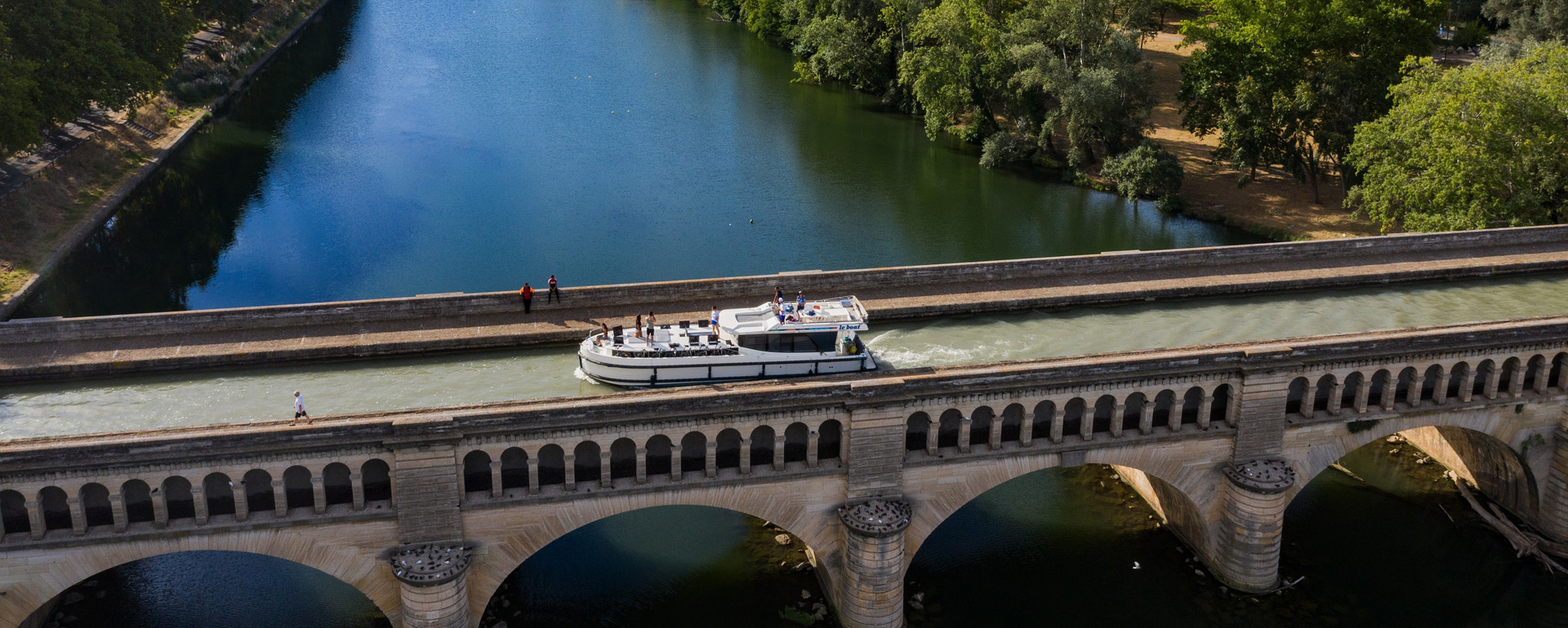 Pont-canal de l'Orb - Canal du Midi - Occitanie © Le Boat
