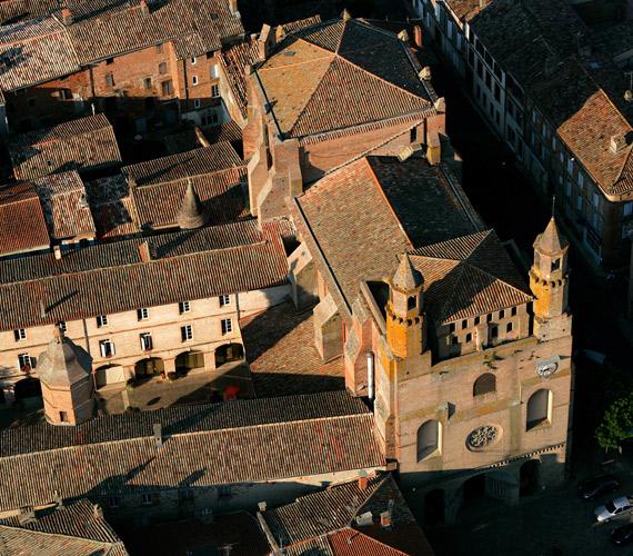 Chemins St-Jacques de Compostelle, Dominique Viet / CRT Occitanie Entre Conques et Toulouse, église de Rabastens (classée Unesco)