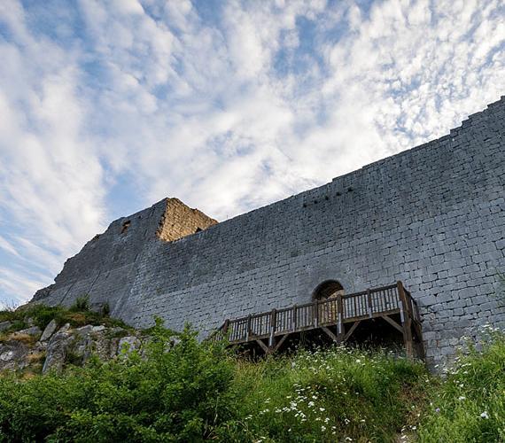 Vue sur l'entrée du château