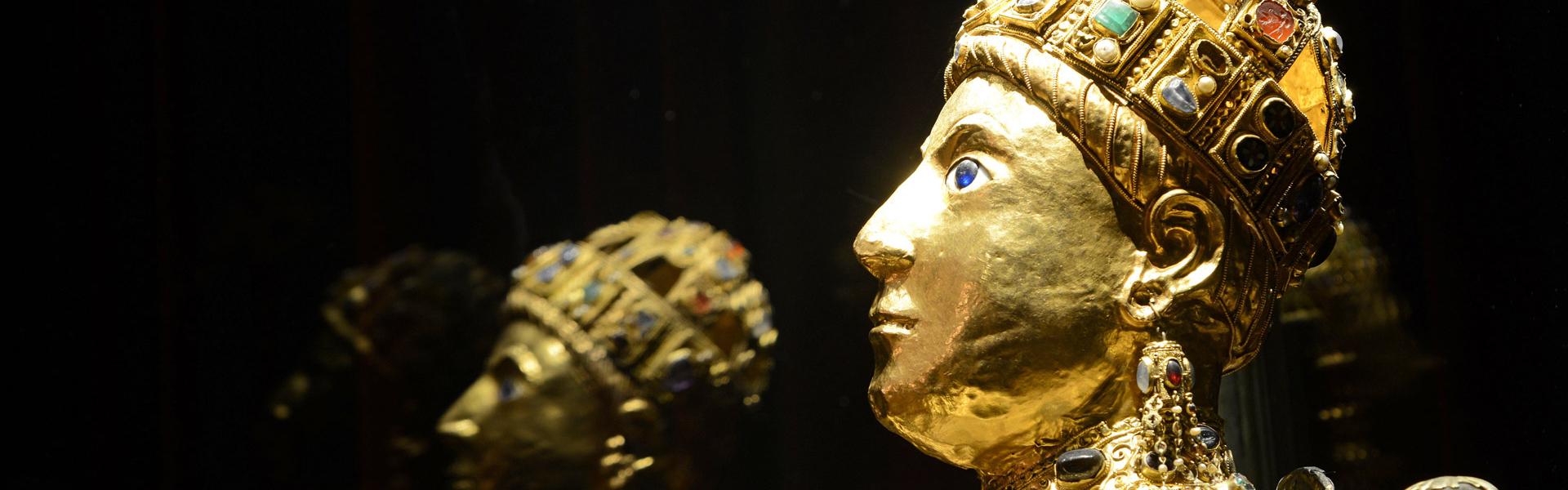 En randonnée à Conques, G.Tordjeman / O.T de Conques Trésor de Sainte-Foy, à Conques