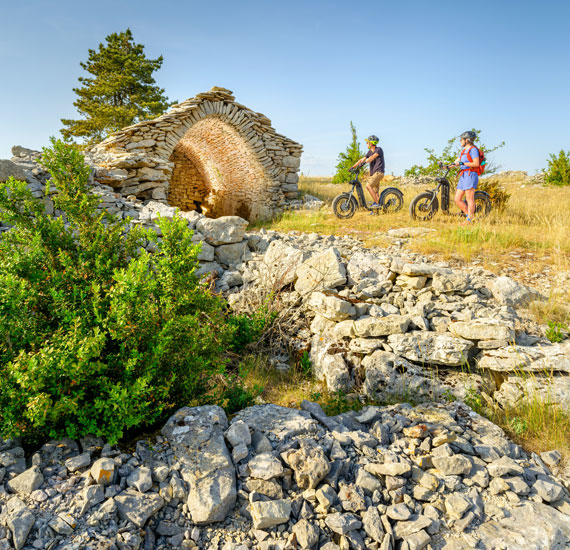 Elektrische scooterrit in Lozère, Causses et Gorges, Causse de Sauveterre Randonnée en trottinette électrique en Lozère, Causses et Gorges, Causse de Sauveterre