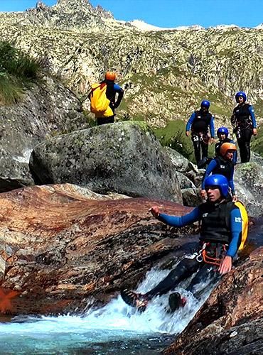 Canyoning nell' Ariège Dans les Pyrénées ariégeoises © ADT Ariège