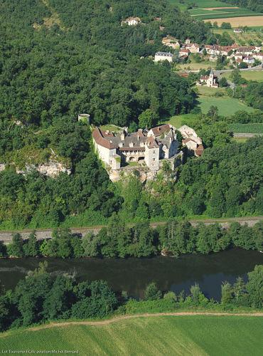 Vue aérienne du Château de Cénevières, Michel Bernard Vue aérienne du Château de Cénevières, Michel Bernard