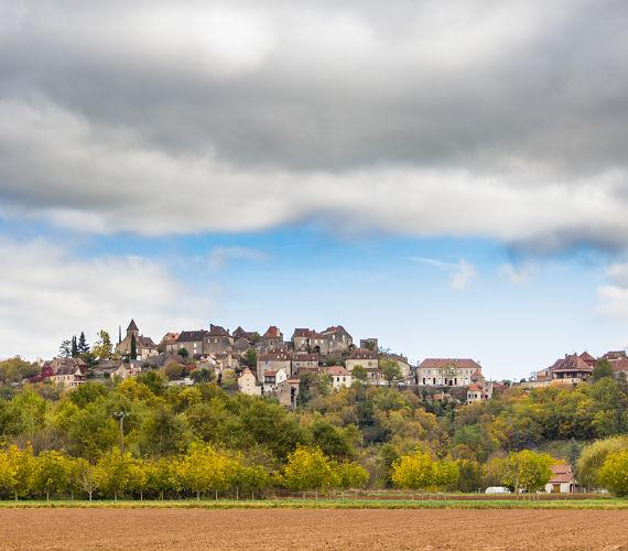 Vue sur le Village de Calvignac © Lot Tourisme, C. Novello Vue sur le Village de Calvignac © Lot Tourisme