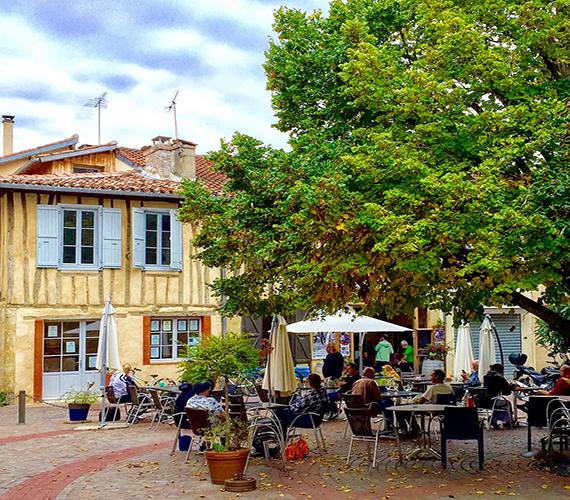 Place du village - Simorre Place du village - Simorre